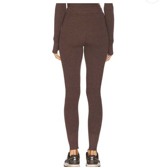 Revolve Knit Set - Picture 11 of 12